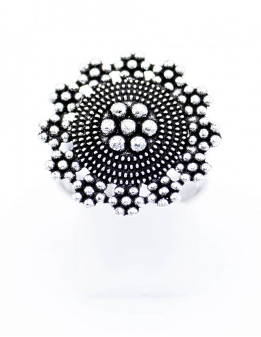 anillo-estilo-boho-plateado-flor-tallada