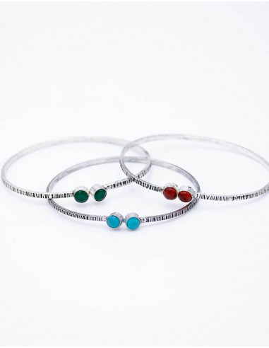 pulsera-plateada-con-piedras-colores-variados