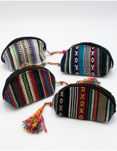 estuche-medialuna-con-cremallera-y-pompom