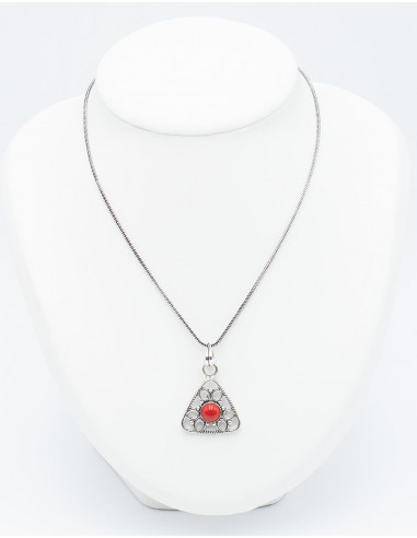 colgante-laton-plateado-triangulo-con-piedra-roja
