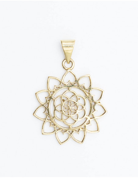 dije-laton-dorado-corazones-calados