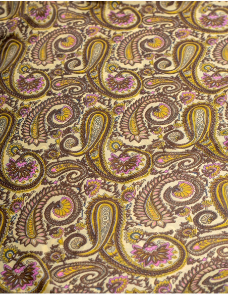 seda-estampada-fondo-amarillo-dibujos-ocre