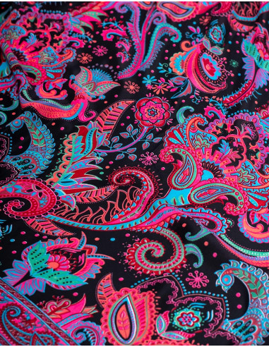 seda-suave-con-buena-caida-negro-dibujos-fucsia-azul