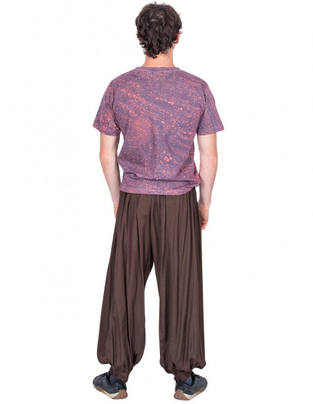 pantalon-marron-hippie-style-camiseta-om