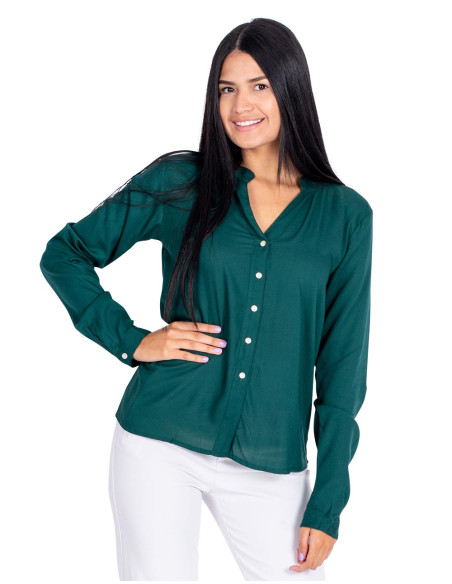 blusa-verde-botones-cuello-pico