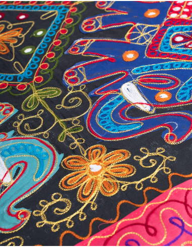 tapiz-negro-elefantes-coloridos-bordados