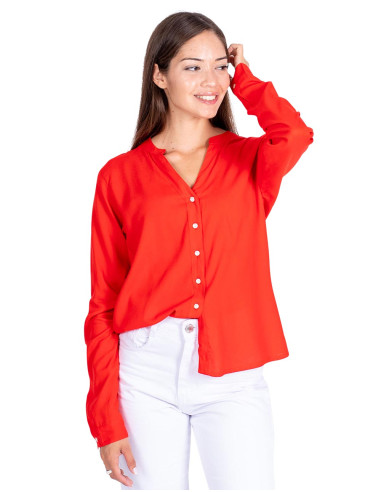 blusa-roja-botones-cuello-pico