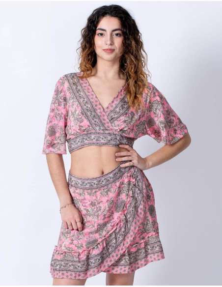 falda-corta-y-top-seda-rosa-estampada