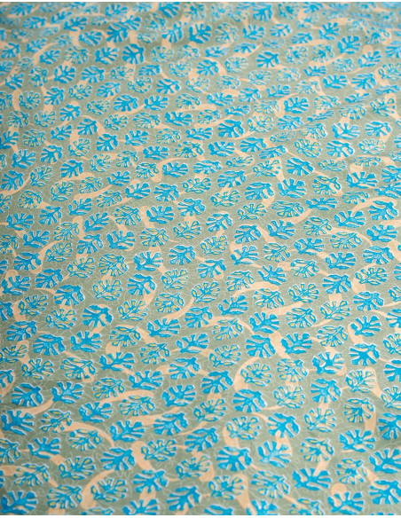 seda-suave-fondo-verde-dibujos-hojas-amarillas