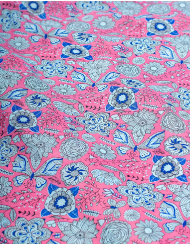 tela-seda-estampada-fondo-rosa-flores-azules
