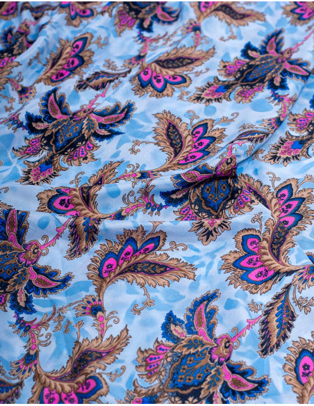 tela-seda-fresca-calidad-fondo-celeste-flores-rosa-azul