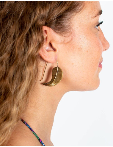 Handmade ethnic leaf gold earrings | Kimago