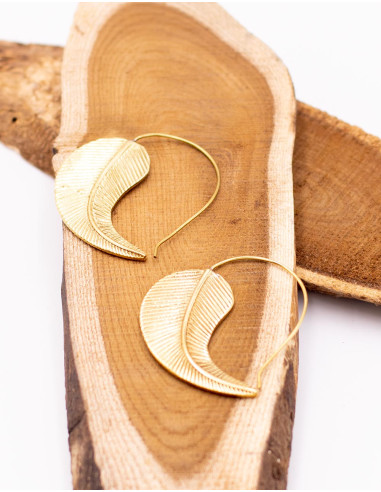 Handmade ethnic leaf gold earrings | Kimago