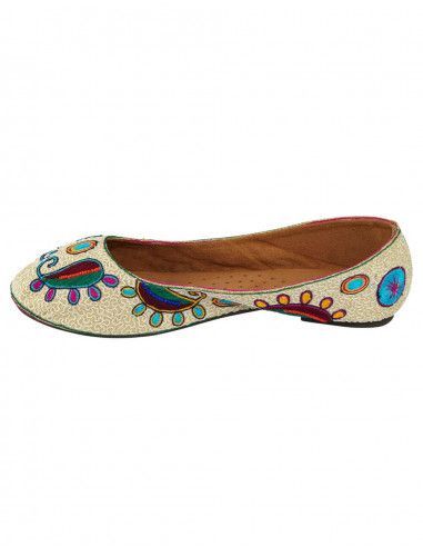 Beige ballerina with embroidered drawings and stones