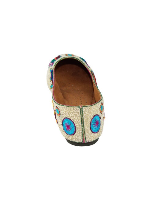 Beige ballerina with embroidered drawings and stones